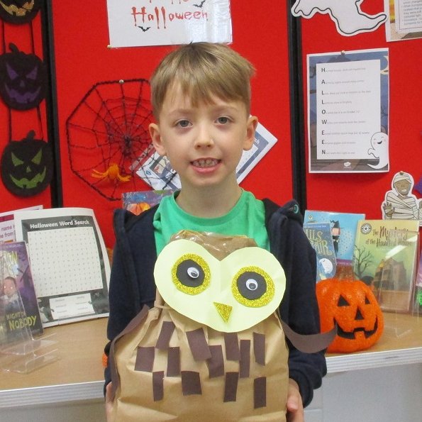 LancsLibraries's tweet image. Tons of fun creating scary cats and haunting owls for our Hallowe&apos;en craft event at #EuxtonLibrary!