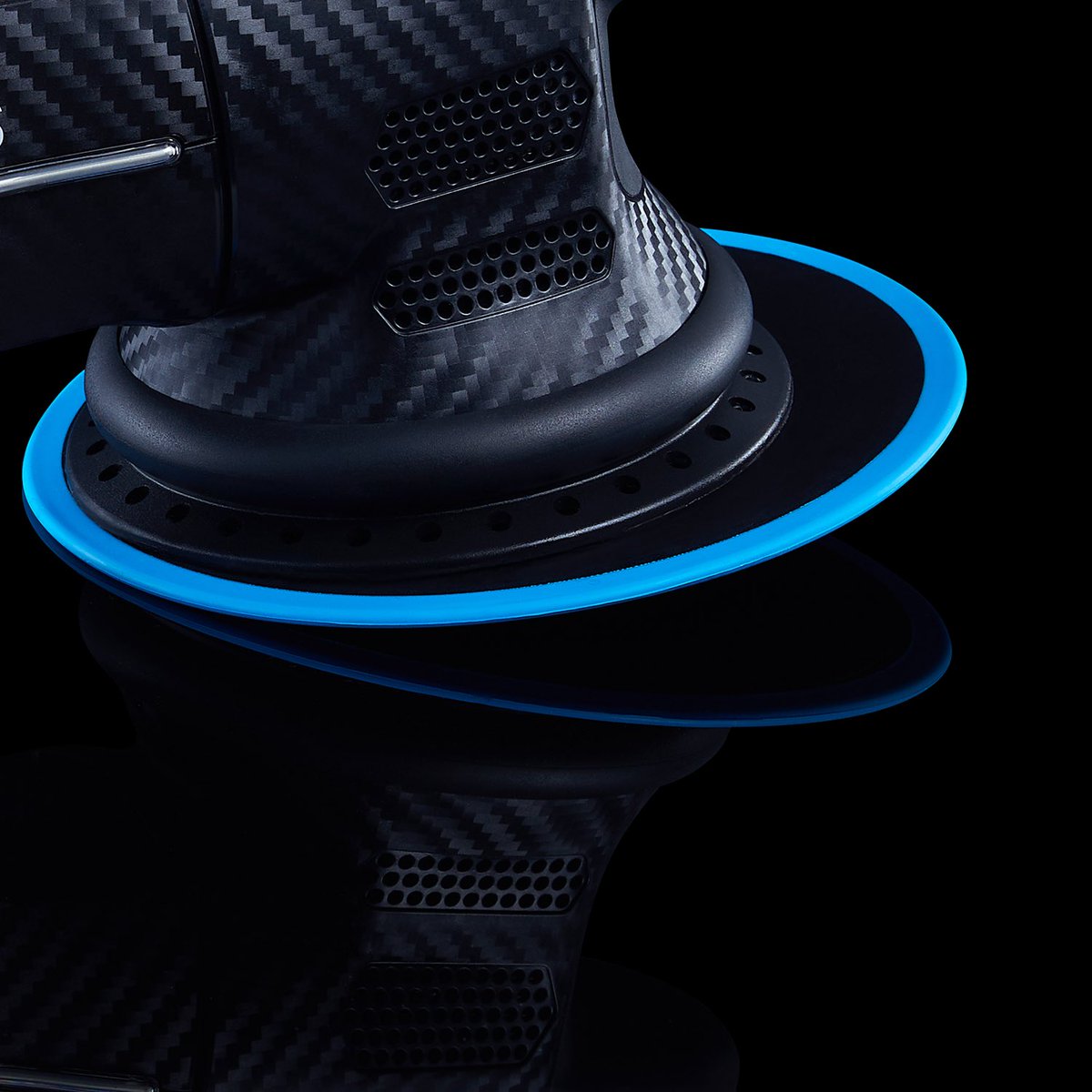 RUPESSpA's tweet photo. Newly launched last week, the BigFoot iBrid HLR15 and HLR21 polishers deliver outstanding performance. Our iBrid technology lets you choose between corded power or the powerful 18V battery for up to 40 minutes of continuous use: https://t.co/nlTOsTryug 

#rupes #rupestools #ibrid https://t.co/RXpLDsWSS6