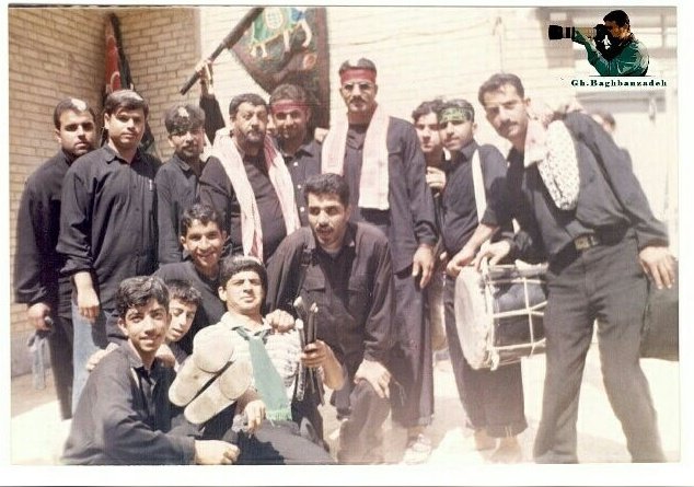 okhovattwt's tweet photo. روزی بود که در هیات ها از داغ کربلا و بسته بودن راهش می گفتند. بچه بودم و از وقتی یادم می آمد، راه کربلا بسته بود و داغ و آه و افسوس و نصیب ما.
دعای آخر همه مجالس «انشاءالله همین دست جمع کربلا» بود. حتی تصوری از کربلا نداشتم. اوایل دهه هشتاد بود که اولین عکسها از بین الحرمین آمد https://t.co/CjMYE8BWAL