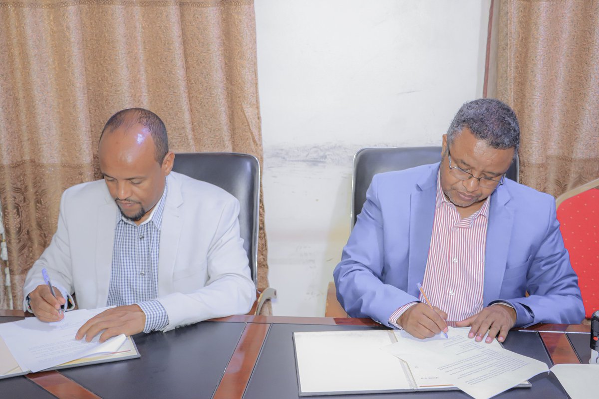 sbankingasc's tweet photo. Somaliland Banking Association and Beder international University unite in signing an MOU to
Driving research and development.
Commitment to boosting financial literacy awareness.
Creating internship opportunities for graduates.
 #EmpowerThroughEducation #FinancialLiteracyMatters https://t.co/8A8zYh7kIb