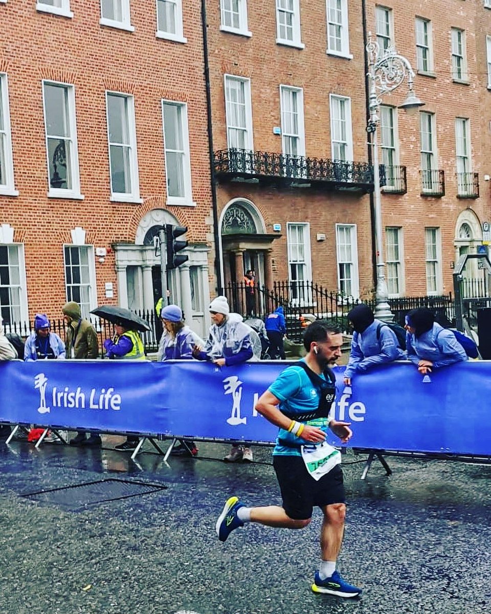 Incredible support at yesterday’s ⁦<a href="/dublinmarathon/">Irish Life Dublin Marathon</a>⁩ including from the brilliant ⁦<a href="/SanctuaryRunDub/">Sanctuary Runners Dublin</a>⁩ PB smashed thanks to ‘coachie’ ⁦<a href="/GConcannon/">Gar Concannon</a>⁩ 👊🏽🏃🏻‍♂️🔥