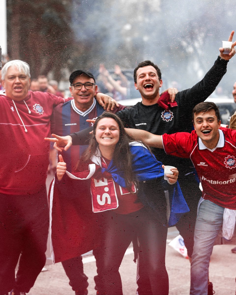 sercaxias's tweet photo. A paixão Grená está no peito, no grito, na voz da torcida que canta e apoia o time.
Torcedor, você é parte da nossa história.
#caxias #sercaxias #paixãogrená #grena https://t.co/KOxNMJqhDG