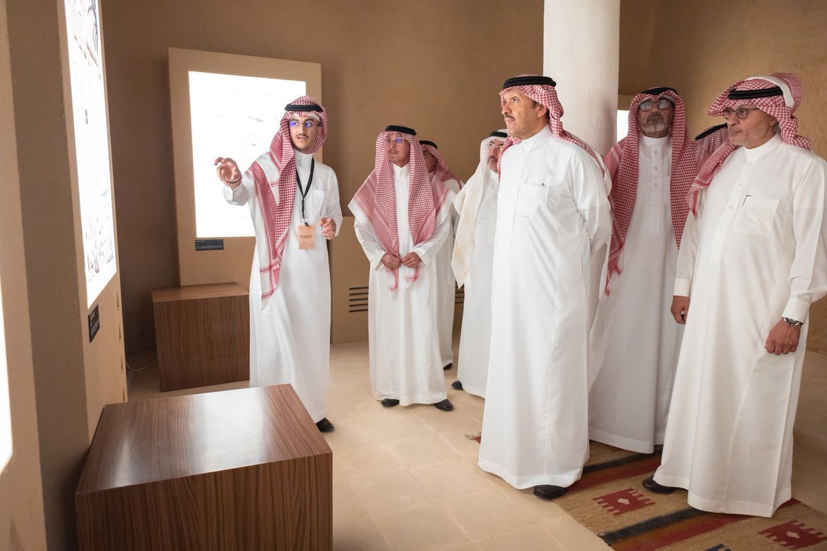 ArchgalleryS's tweet photo. يسعدنا ويشرفنا في آرتش ان نكون جزء من تجربة صاحب السمو الملكي الأمير سلطان بن سلمان بن عبدالعزيز آل سعود خلال رحلته للإطلاع على مشاركة آرتش في  #ملتقى_العمارة_التقليدية في الدرعية، كما ابدى سمو الأمير إعجابه وتقديره بالاعمال الطلابية المشاركة في المعرض✨ https://t.co/1ETbiVjkBj