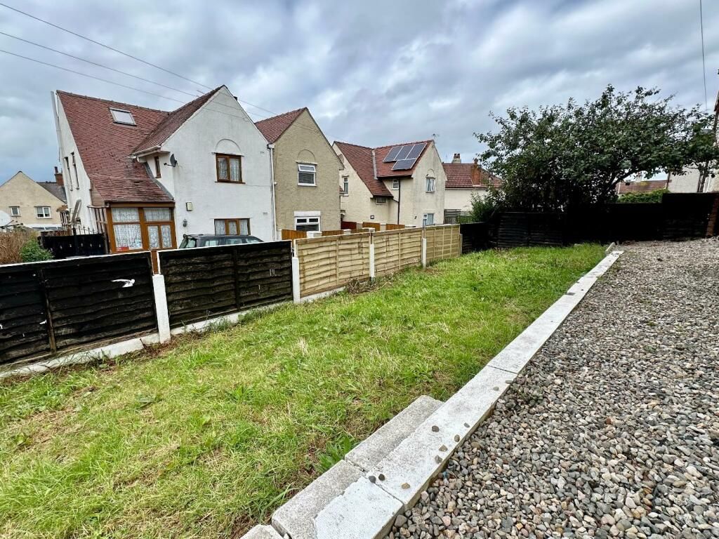 Hunters_BPL's tweet image. ✨ PROPERTY FOR SALE✨ 
Jeffrey Square, Blackpool
£100,000 
**WELL PRESENTED 3 BED SEMI DETACHED HOUSE WITH NO ONWARD CHAIN INVOLVED** 
Call Hunters Blackpool on 01253 362640 to arrange a viewing.
#forsale #3bed #nochain