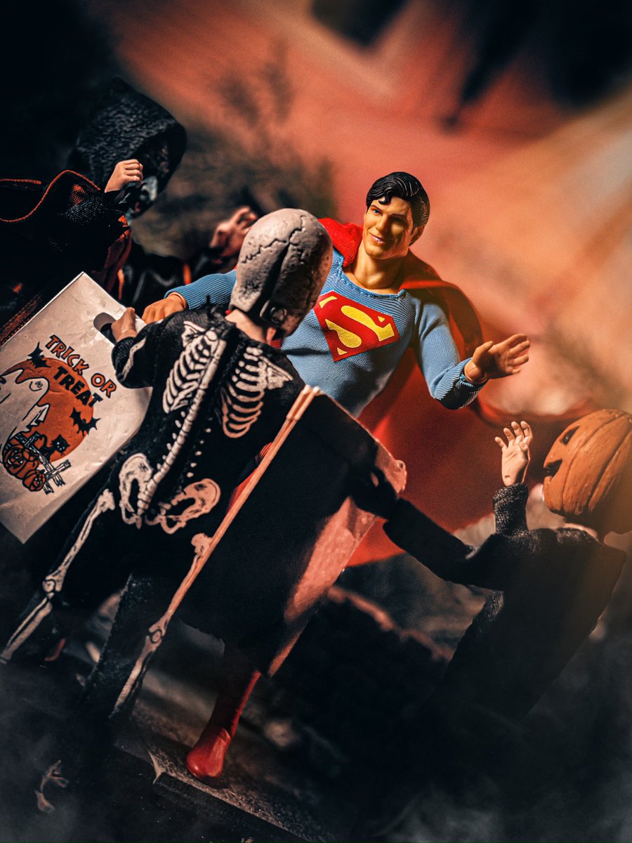 “Great Superman costume, mister!” 

#Superman #Superman78 #ChristopherReeve #RichardDonner #MezcoToys #Mezco #MezcoMondays #MezcoMonday #Halloween3Kids #NecaToys #NECA #SpookySeason #ACTIONFIGURES #ActionFigurePhotography #toyphotography 
@Superman @mezcotoyz @necanet @DCOfficial