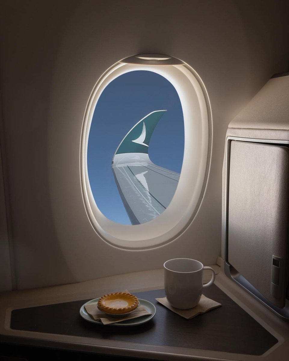 Nothing amps up flight day quite like a crumbly egg tart paired with a hot cup of JING Tea💭. Taste the Hong Kong flavours in the detail 🇭🇰!

📸Instagram @ laizas_

#cathaypacific #MoveBeyond