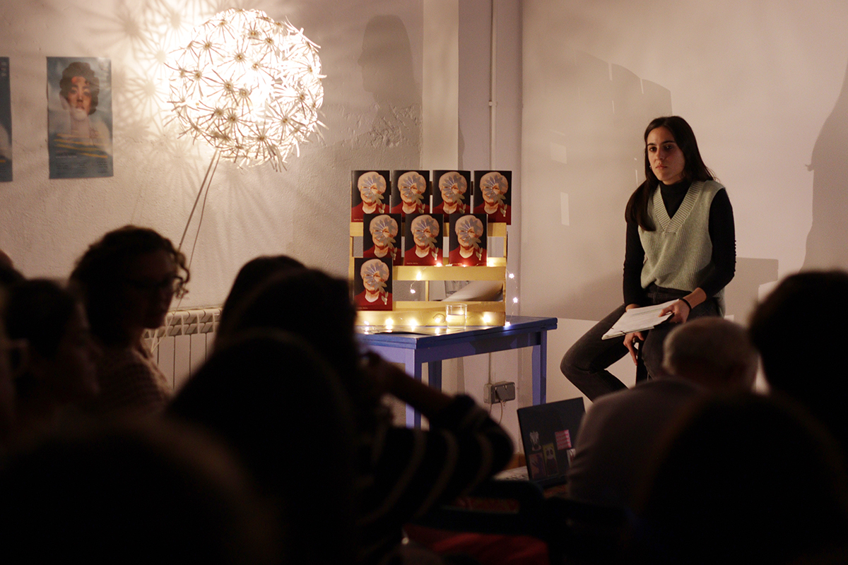 Ayer celebramos la primera sesión del #CicloDeCine #cruzarlaniebla con la película #FunciónDeNoche de #JosefinaMolina. La emoción que se podía palpar al acabar el visionado fue preciosa. Gracias a todas por llenar la sala de #ElRincónLento y por vuestras intervenciones... (1/2)