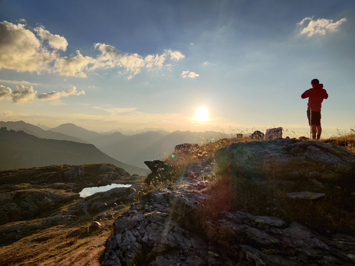 JoovonOppen's tweet photo. I am thrilled to announce that I will be starting a postdoc with @EcologyBasel this week!🇨🇭 Really looking forward to diving into #alpine #microclimate, #plant #diversity & #microrefugia, and to have the #mountains around the corner again :)
🏔️🌼❄️☀️ https://t.co/kJXowrPwHq