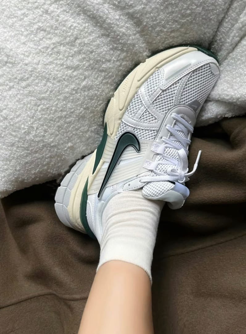 CaminoTV's tweet photo. La Nike V2K Runtekk “Green” ✨

Lien affilié https://t.co/Zfbd6HpQHN 120€ https://t.co/VvxnQi4t7T