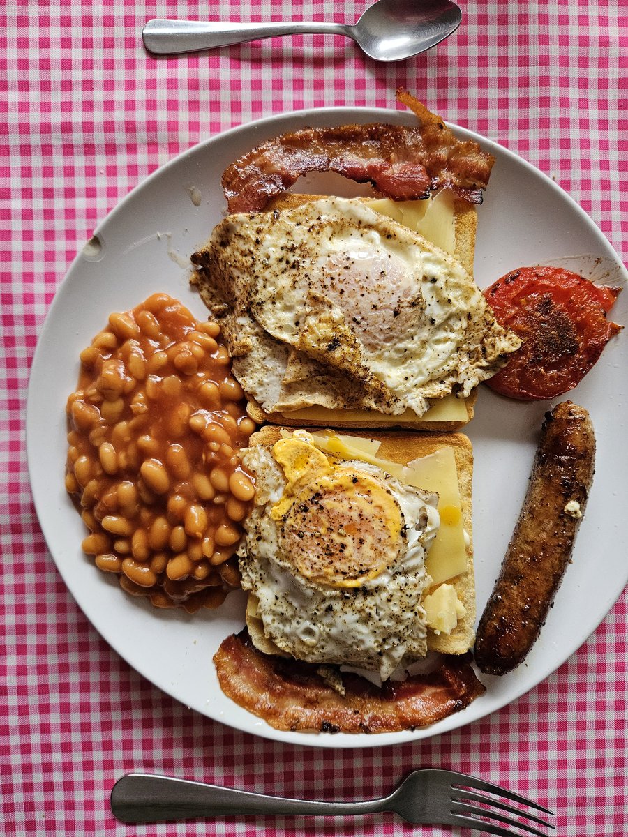 MixtUpMixy's tweet photo. @RateMyWogFood I made a similar English breakfast feast for my guy last week.
#ComputeCanCook ๐ค https://t.co/zoXtE2a34M