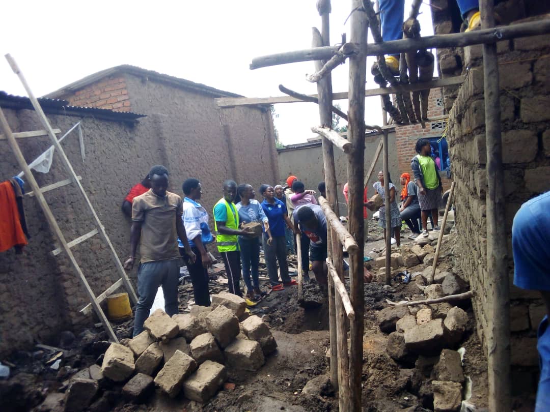 cyuveyouth's tweet image. Kuwa 30/11/2023 youths volunteers b'umurenge wa #cyuve twabyukiye mungamba Aho  twubakiye umuturage inzu utuye mu kagari ka #kabeza umudugudu wa #bucuzi  witwa #UWAMARIYA Stephanie. @RwandaNorth @Rwandapolice @YouthMusanze @MusanzeDistrict @RobertByiri @MusanzeYouth