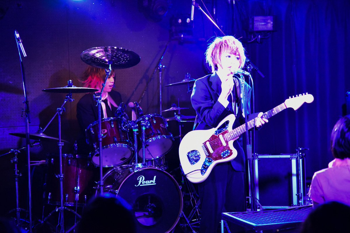 toumei_ryouta's tweet photo. 昨日発表があったように
透明世界一日復活します。
今年の4月にアコースティックで透明世界としてライブをやりましたが
バンド形態として
当時のサポートのルリさんと
CLearのサポートをしてくれたmiuさんという心強い2人の力を借りてステージに立ちます。
個人的にはバンドでのステージは6年ぶり https://t.co/kVXsuPmg0M