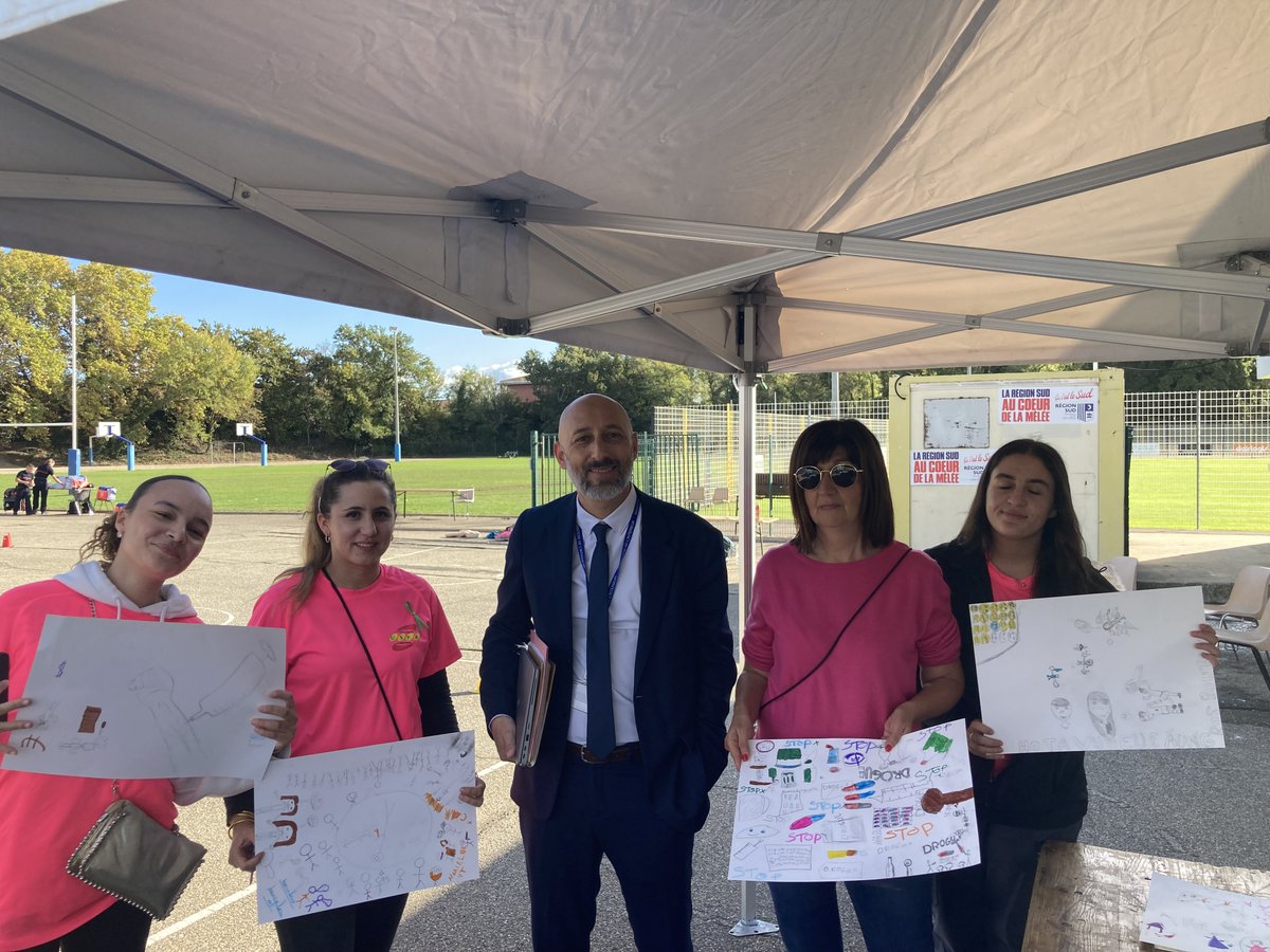 Prefet84's tweet photo. Le sous-préfet chargé de mission à la #politiquedelaville84 était présent le 27 octobre à la journée de rapprochement #policepopulation.
👏Ce partenariat @prefet84 / ville du #Pontet / Grand Delta Habitat a permis à 200 enfants de rencontrer différents acteurs de la citoyenneté. https://t.co/gplg0oIAcG