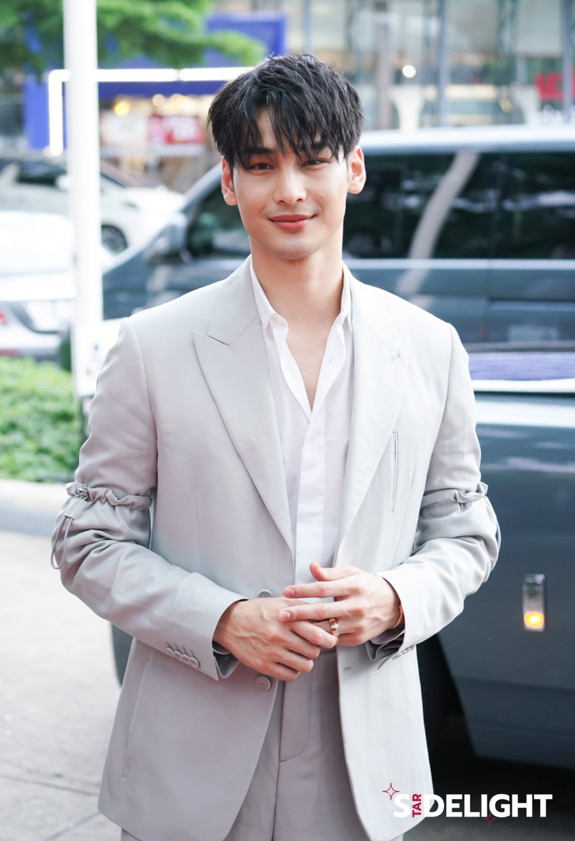 ruq555's tweet image. He looks so P&apos;Natt today my rich hongkong daddy 💞
APO AT THE 11th HOWE AWARDS 
#HOWEAWARDS2023XAPO