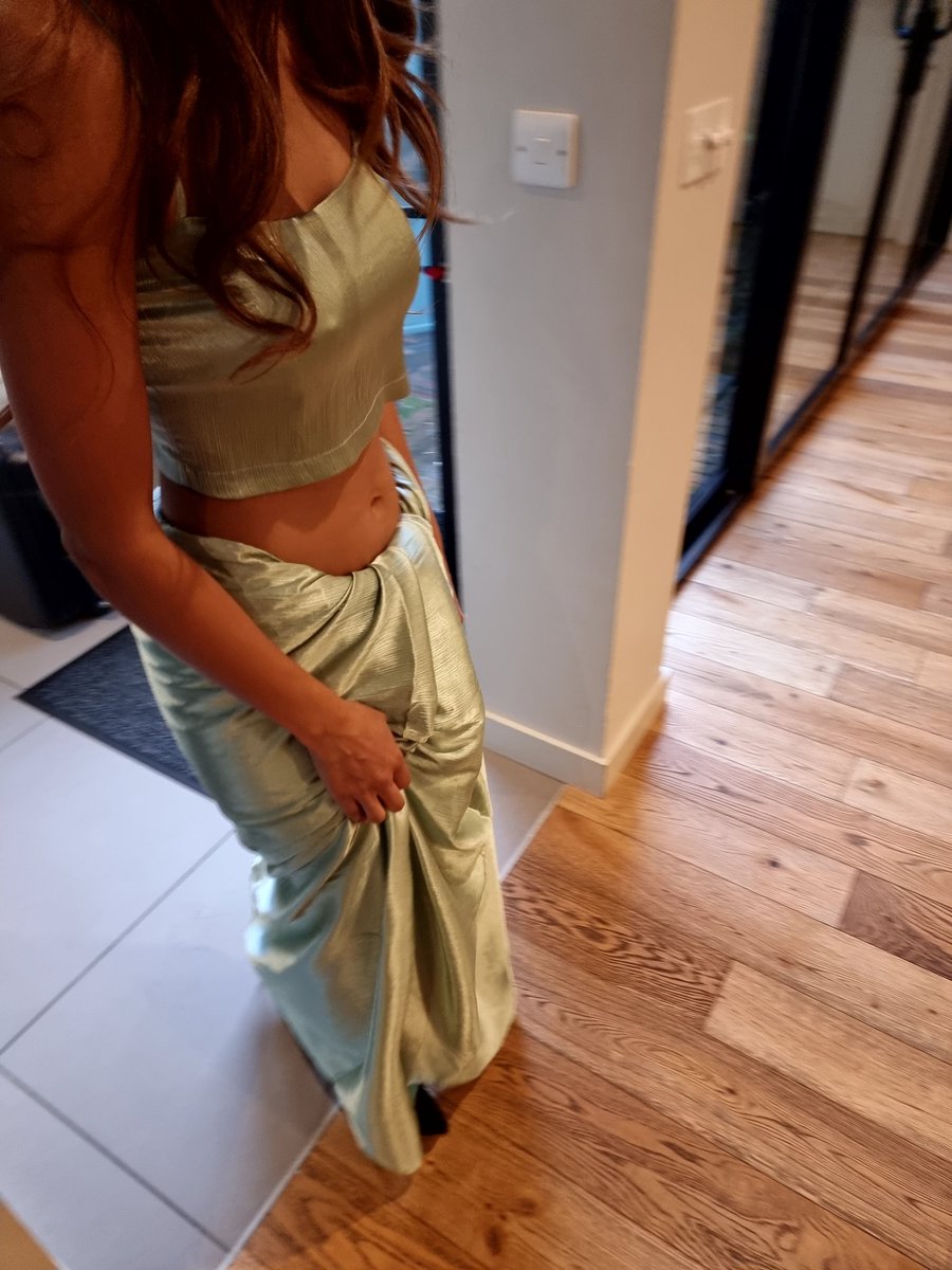 Sari wedding vibes 👀 do you think I made it to the wedding or ended up getting my brains fucked out? 😈💋