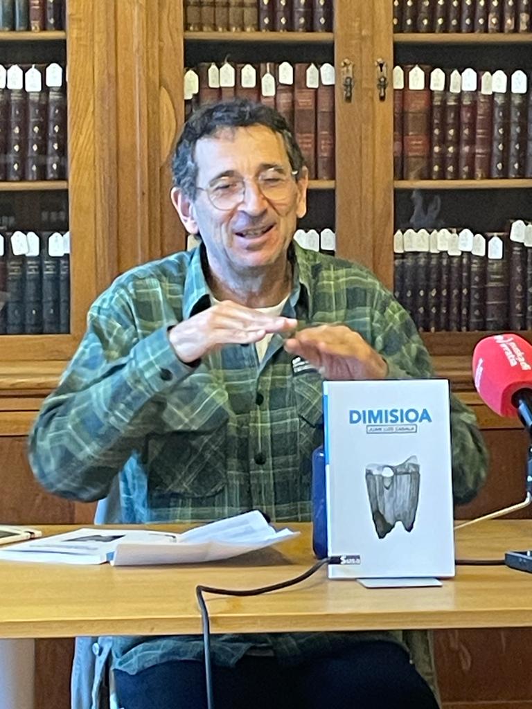 armiarma's tweet photo. Bukatu da. Gizakiak dimititu egin du eta AGK Agintaritza Global Konputarizatuaren eskuetan gelditu da mundua.

Juan Luis Zabala. #DIMISIOA

https://t.co/EupBuIIN8V https://t.co/mD8YnJ82xM