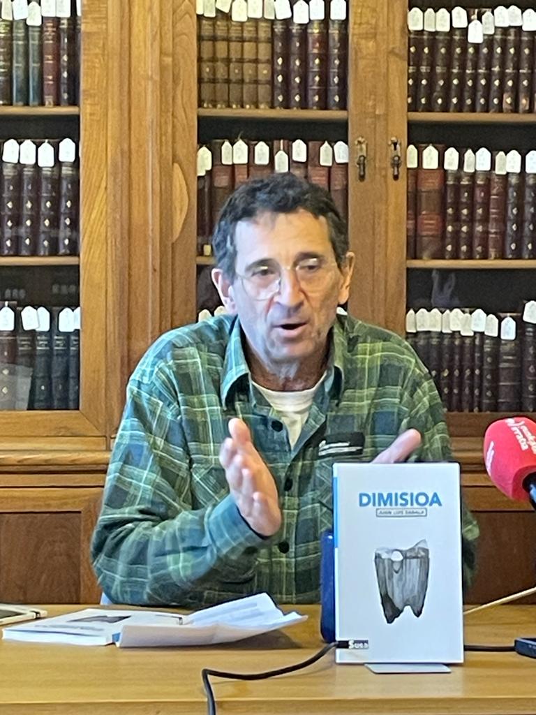 armiarma's tweet photo. Bukatu da. Gizakiak dimititu egin du eta AGK Agintaritza Global Konputarizatuaren eskuetan gelditu da mundua.

Juan Luis Zabala. #DIMISIOA

https://t.co/EupBuIIN8V https://t.co/mD8YnJ82xM