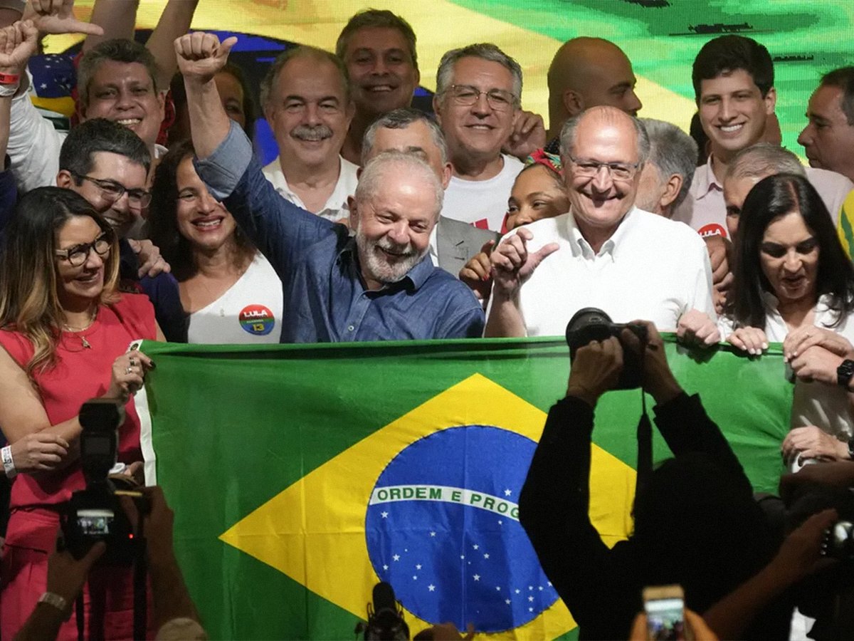 Hoje faz um ano que Lula foi eleito novamente presidente. Em 30 de outubro de 2022, dia do segundo turno das eleições, derrotamos Bolsonaro e devolvemos o Brasil aos brasileiros. Viva Lula, viva a democracia, viva o povo brasileito! #lula #presidente #forabolsonaro #democracia