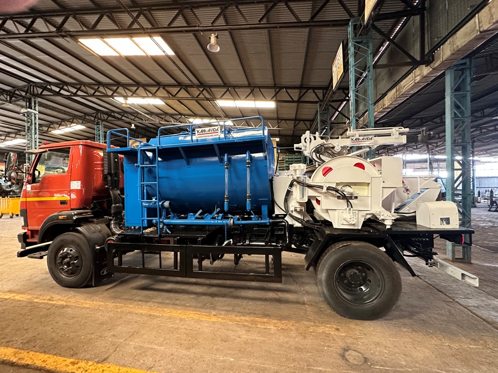 We are proud to present KAMJET RGI, India’s first Chassis mounted Sewer jetting machine with waste water recycling facility, a grab for Machine-hole de-silting &amp; CCTV Inspection for conditional assessment, to eliminate manual scavenging in line with the MS Act 2013. 
#Makeinindia