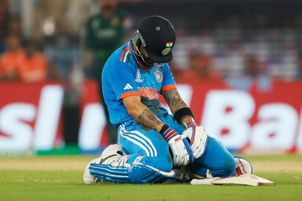 imkevin149's tweet photo. Media then - Virat Kohli hasn't scored century since last 3 years Now he should retire from Team India.

Indian Media now - Virat Kohli is playing for century and personal  milestone

Sometimes I think, India Just Doesn't deserve King Kohli https://t.co/yj8946oZFf