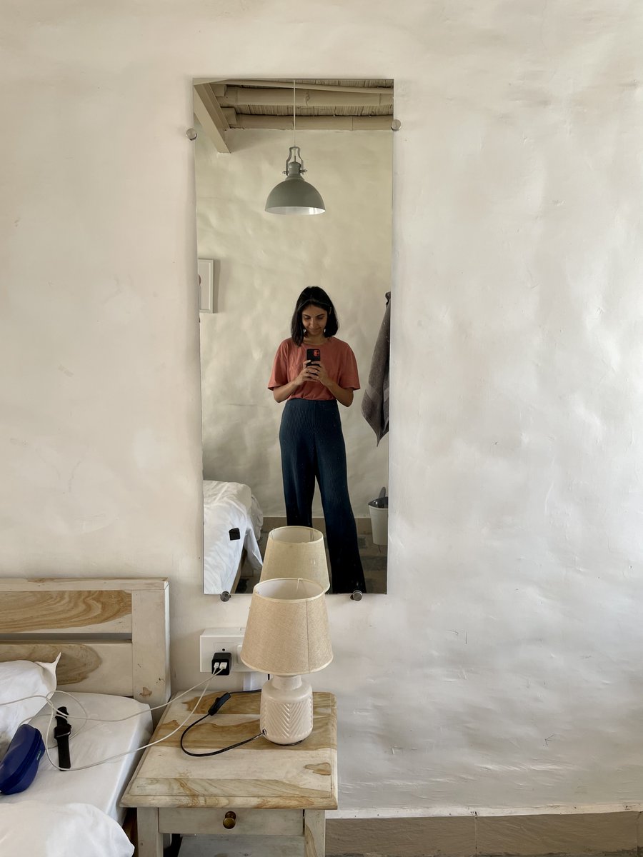 Somya_Crazy's tweet image. found the best coliving, coworking space in 🏔️

- view: mighty Dhauladhar range
- cozy rooms
- coworking space
- home food
- amazing wifi (see 🧵)

why is this place really special?

people here are living the slow mountain life, blocking out city chaos &amp;amp; rediscovering themselves