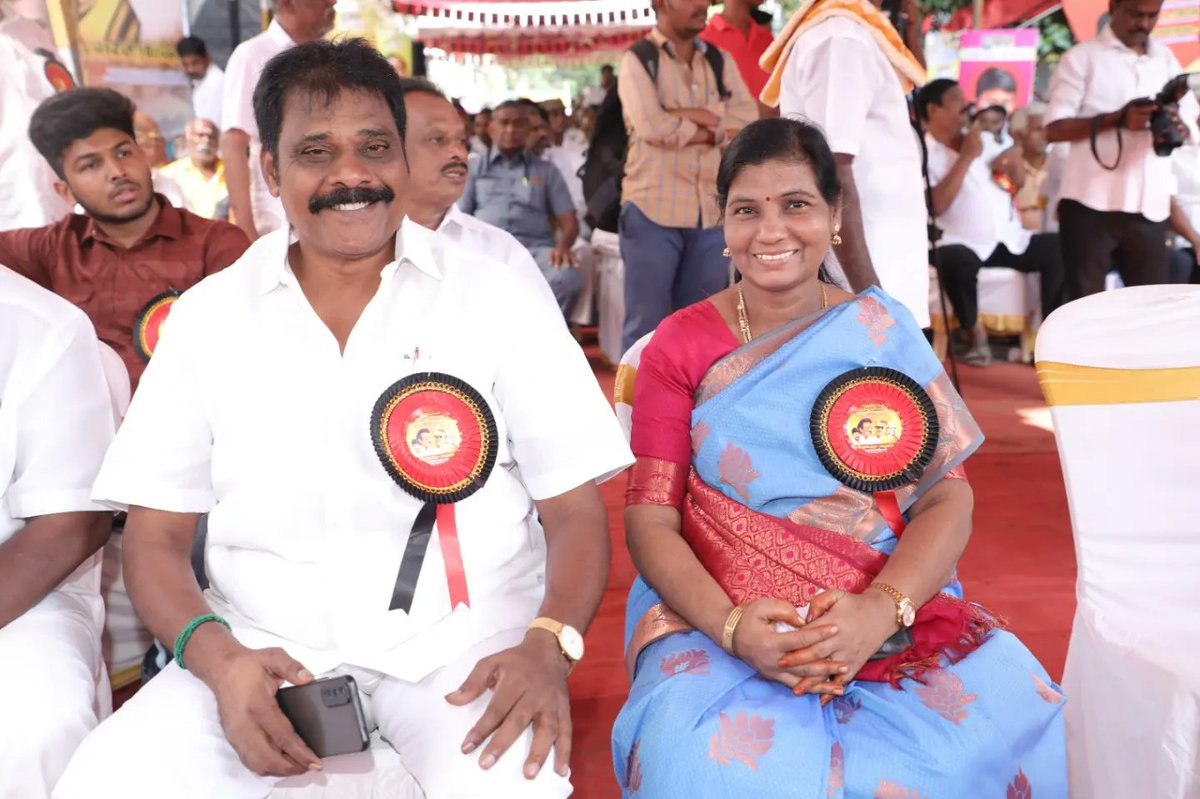 _RamaniMadhavan's tweet photo. சென்னை தெற்கு மாவட்டம் மதுரவாயல் தெற்கு பகுதி 149வது வார்டில் நேற்று 29.10.2023 நட���பெற்ற முத்தமிழ் அறிஞர் கலைஞர் அவர்களுடைய திருஉருவச் சிலையும் பேரறிஞர் அண்ணா அவர்களின் திருஉருவ சிலையும் திறப்பு விழாவில் 147 வது வார்டு சார்பில் கலந்து கொண்ட போது.

#DMK
#RamaniMadhavanMC https://t.co/cBDJJ4Qlu7