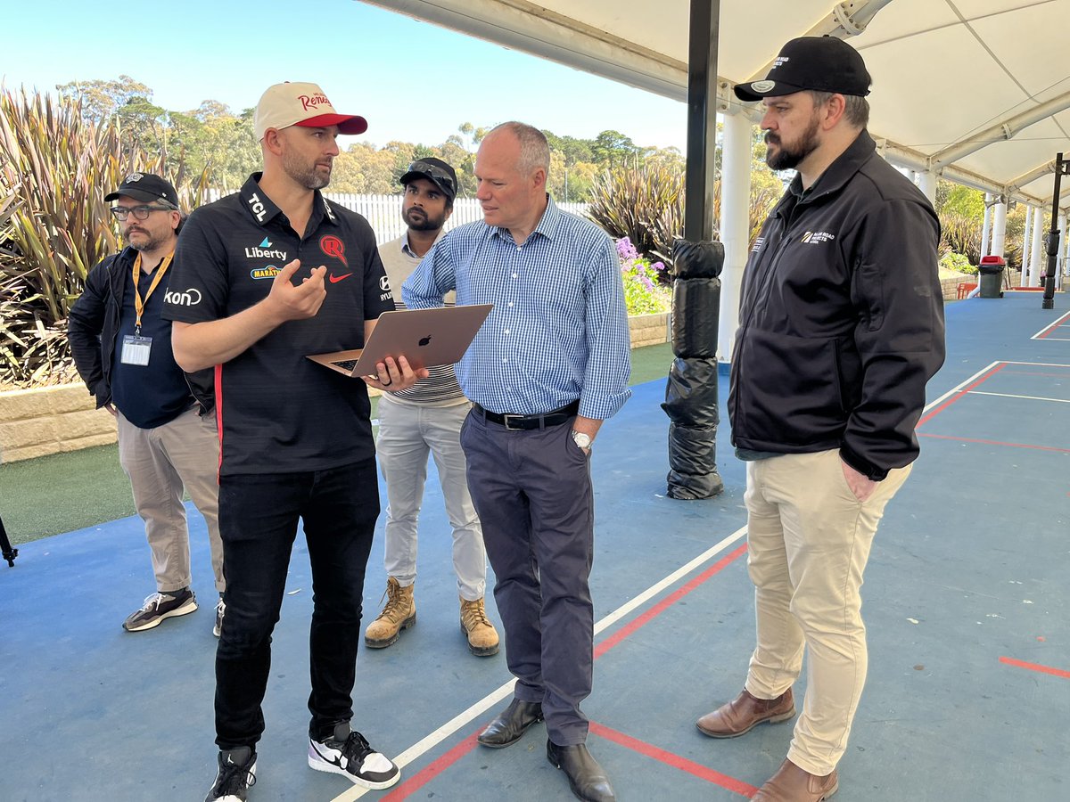 Nathan Lyon tweet media