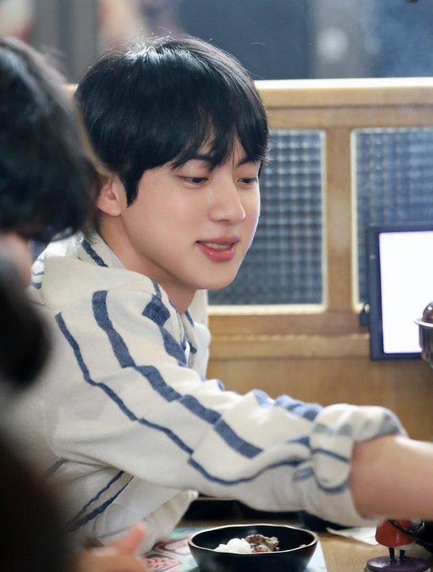 seokjin_updates's tweet photo. #JIN https://t.co/a73HLXspb5