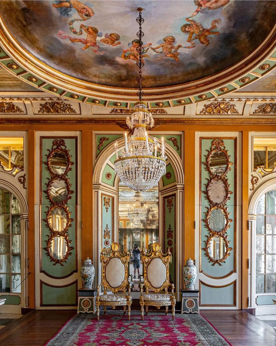 Amr10062's tweet photo. 📍 The Palace of Queluz: A magnificent royal residence in Portugal 🇵🇹 🏰🌳🌸
📸: royal_palaces (IG)
#Por #Portugal #Queluz #Palace #X https://t.co/FgNR3DyBoX