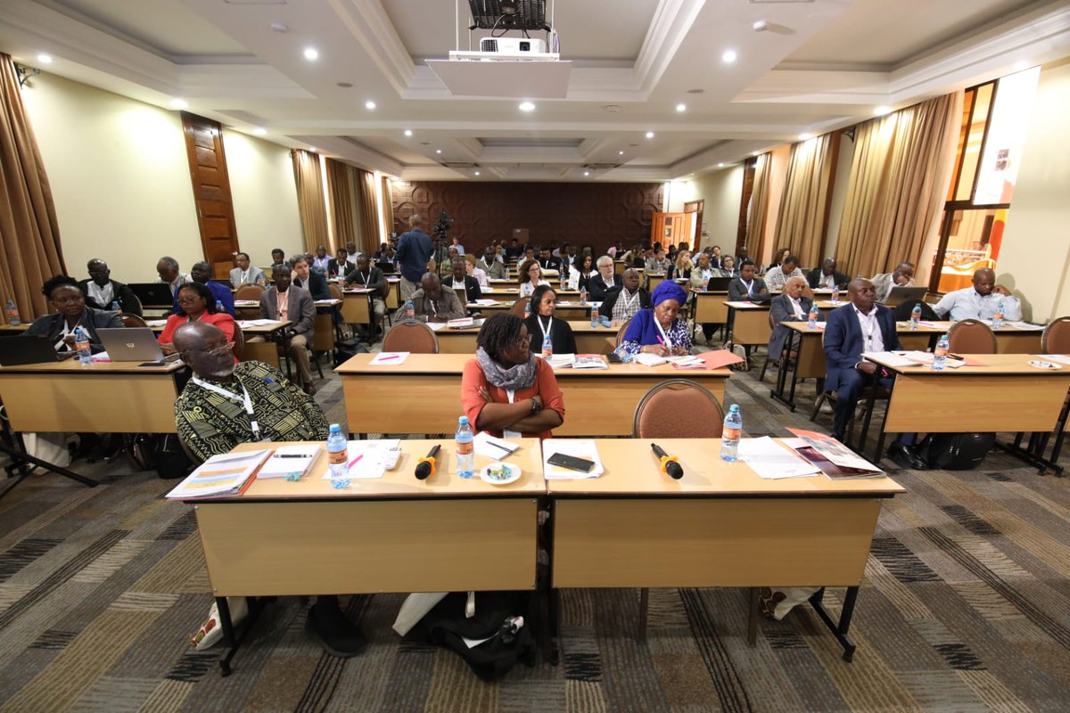 EADirectorDNDi's tweet photo. The 28th #leishmaniasis East Africa Platform (LEAP) meeting officially kicked off today with @matendechero chairing the morning session.

Focus was on accelerating access to treatment for visceral #leishmaniasis patients with country presentations from 🇰🇪🇸🇩🇺🇬🇪🇹🇸🇸🇹🇩🇪🇷. #LEAP20 https://t.co/4umFIzyCd3
