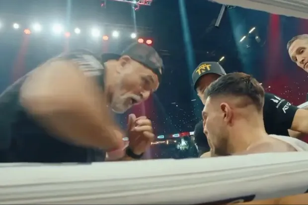 realbearus's tweet photo. Tyson Fury learning from the best 🤷‍♂️🤫 https://t.co/0fuyDGtS5q