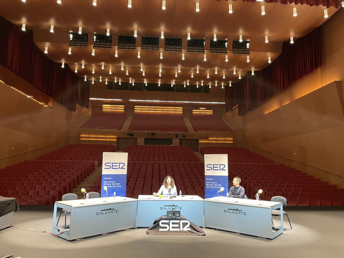 baluarte's tweet photo. Comienza la retransmisión en directo del programa ‘Hoy por Hoy Navarra’ de @SERnavarra en directo desde el escenario de nuestra Sala Principal.
#Baluarte20 https://t.co/zg0Oex4SwR