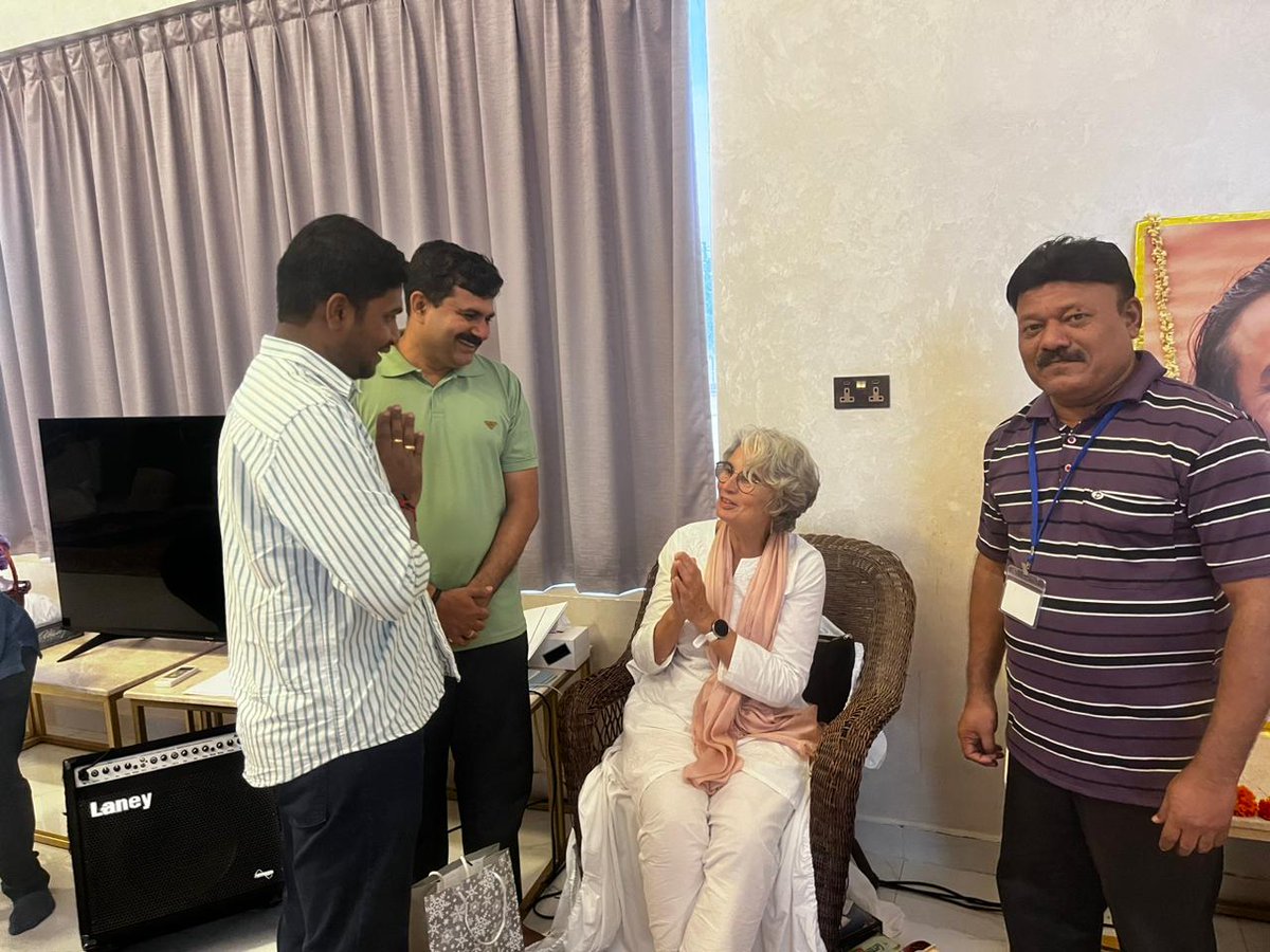arunsvinayak's tweet photo. #AolRak #Aos #Team @hindle_sue  Thank you. Mam for being heree.....Blessed moments https://t.co/iTOIPVgO0N