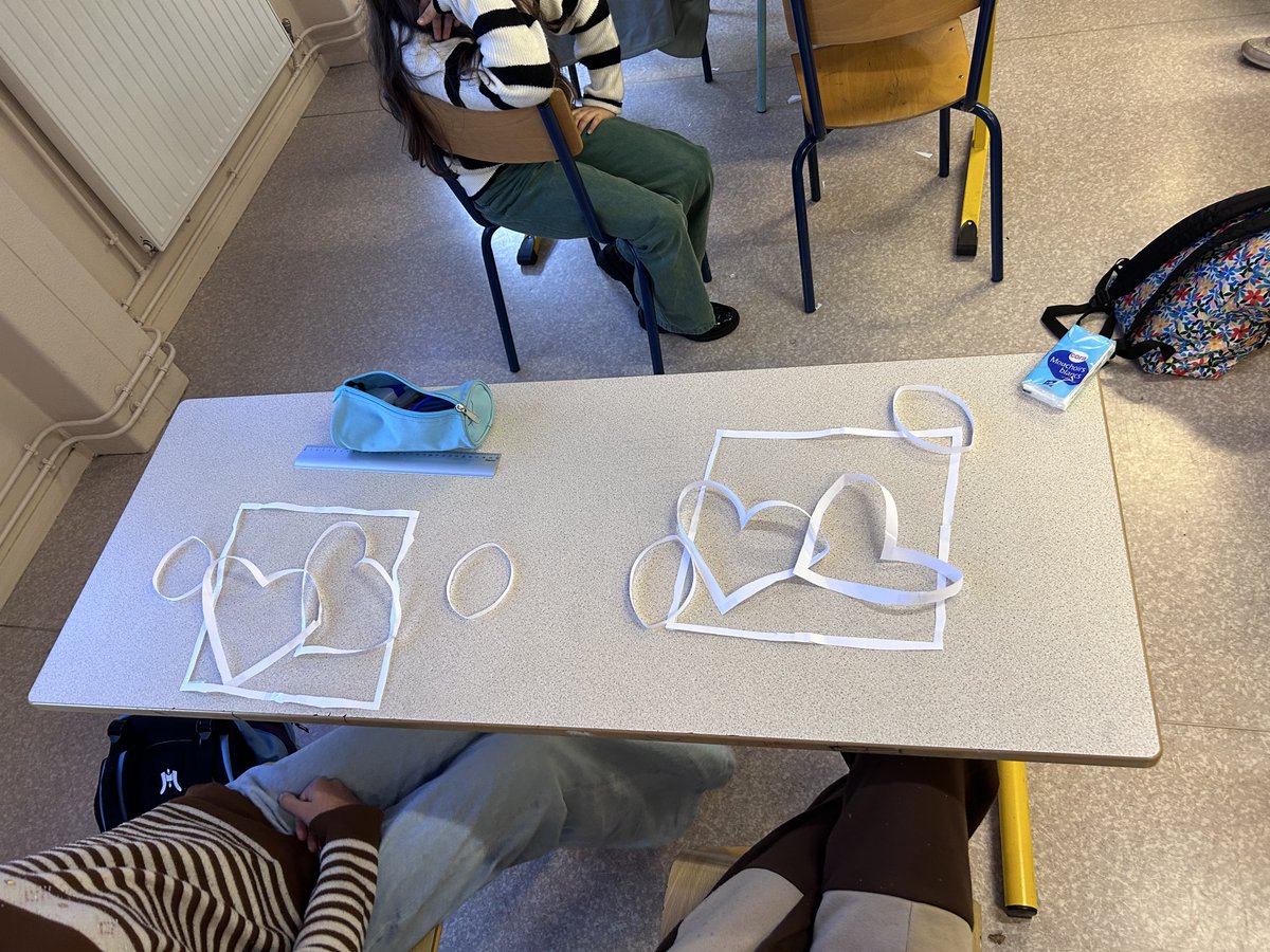 clgronsard87's tweet photo. Une école ouverte placée  sous les signes des mathématiques et d’Halloween !
M Belhadi a encadré un atelier mathématiques qui a beaucoup plus aux élèves, percevoir cette matière sous un autre regard, en construisant des figures en 3D ou en rapant !
https://t.co/UoKEiGdrpr https://t.co/SEAJClooNL