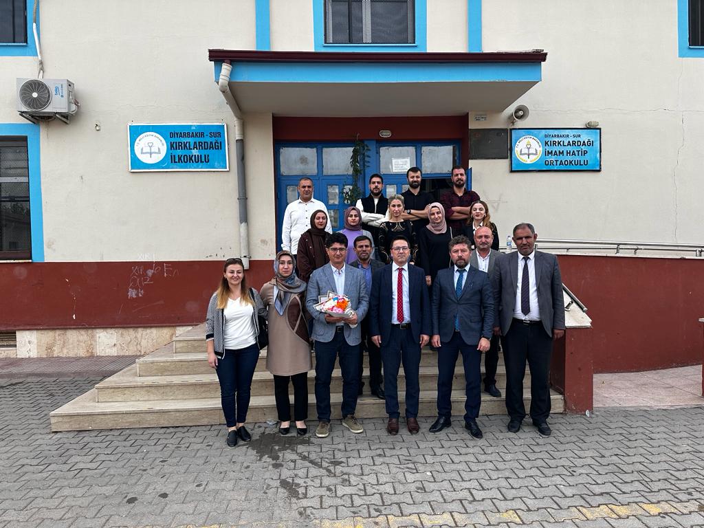 Eskişehir Üniversitesi ZiraatFakültesindeÖğretim üyesi olan Prof. Dr. Utku AVCI Okulumuzda TÜBİTAK BİLİM SÖYLEŞİLERİ kapsamında bir seminer verdiler. Katkılarından dolayı başta Fen ve Teknoloji Öğretmenimiz Şebnem KOÇER'e ve emeği geçen tüm idareci ve öğretmenlerimize teşekkürler