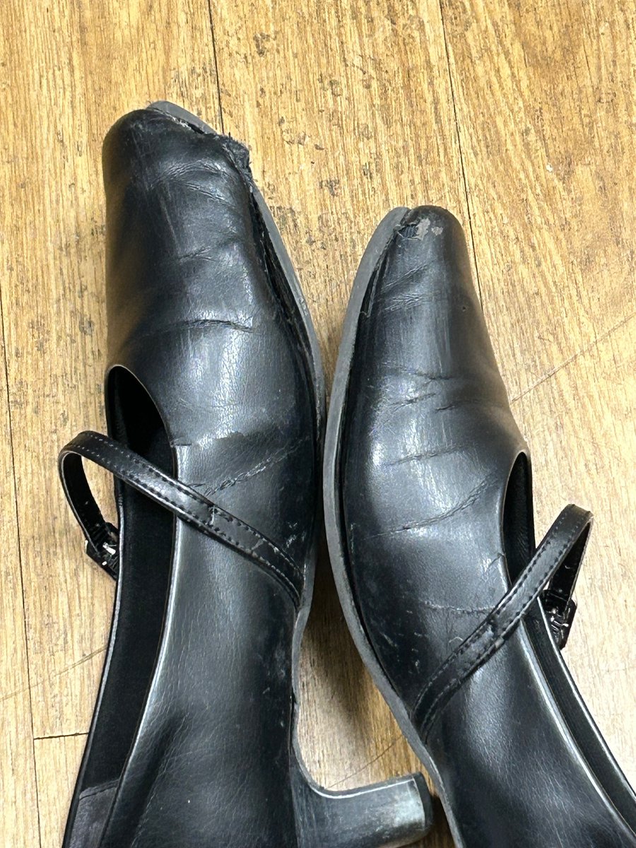 これは買って3ヶ月未満のパンプス…