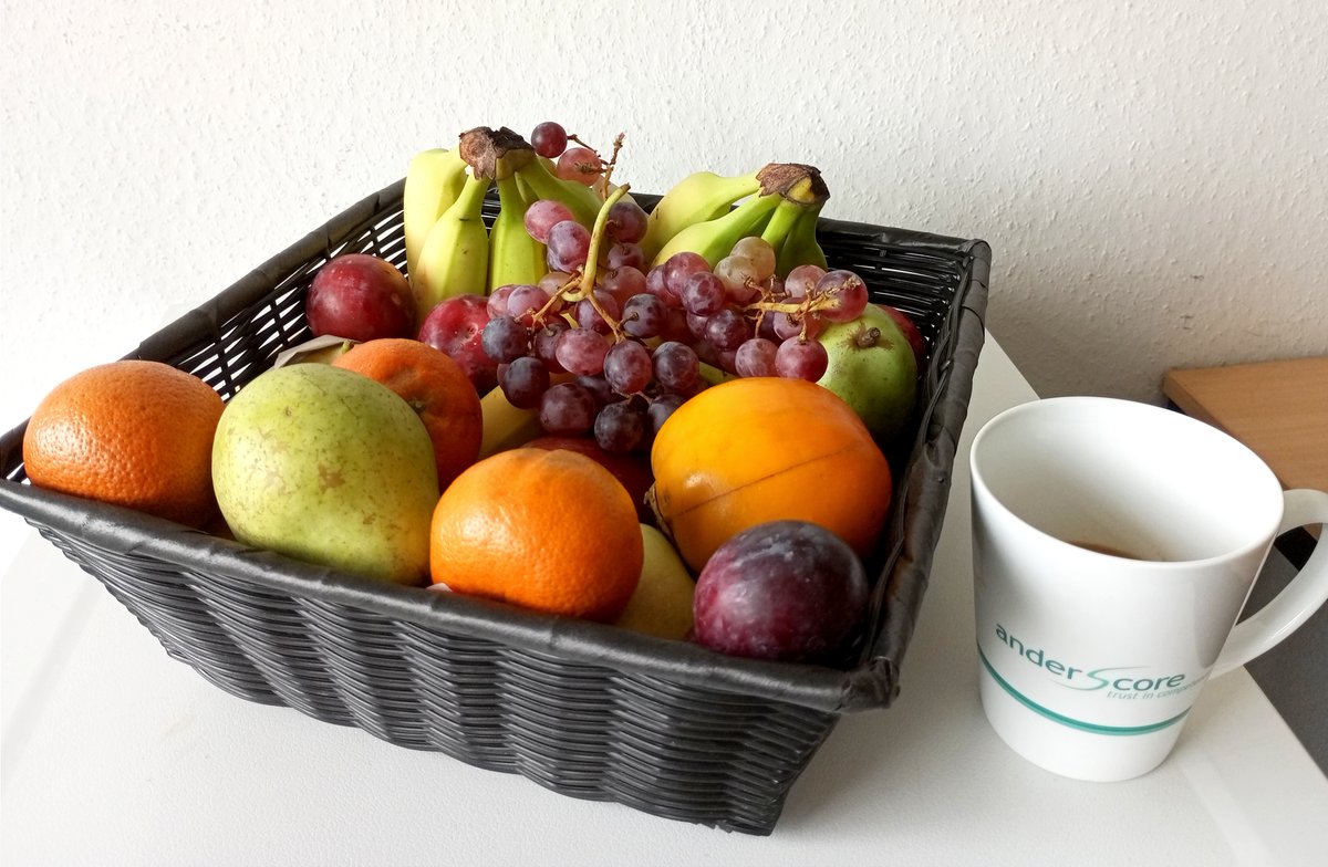 Viren-Abwehr: Vitamin-Booster für´s Team! Gesund und lecker👍 .

#vitamine #buero #obstkorb #gesundheit