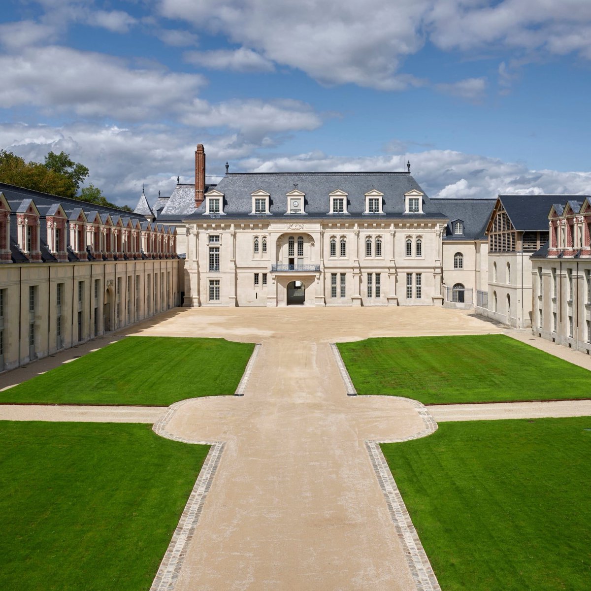 Il était une fois… le château de #VillersCotterêts 🏰 

Retrouvez les chapitres marquants de l’histoire de ce château devenu Cité internationale de la langue française !
⏳ Remontons le fil de cette aventure…
