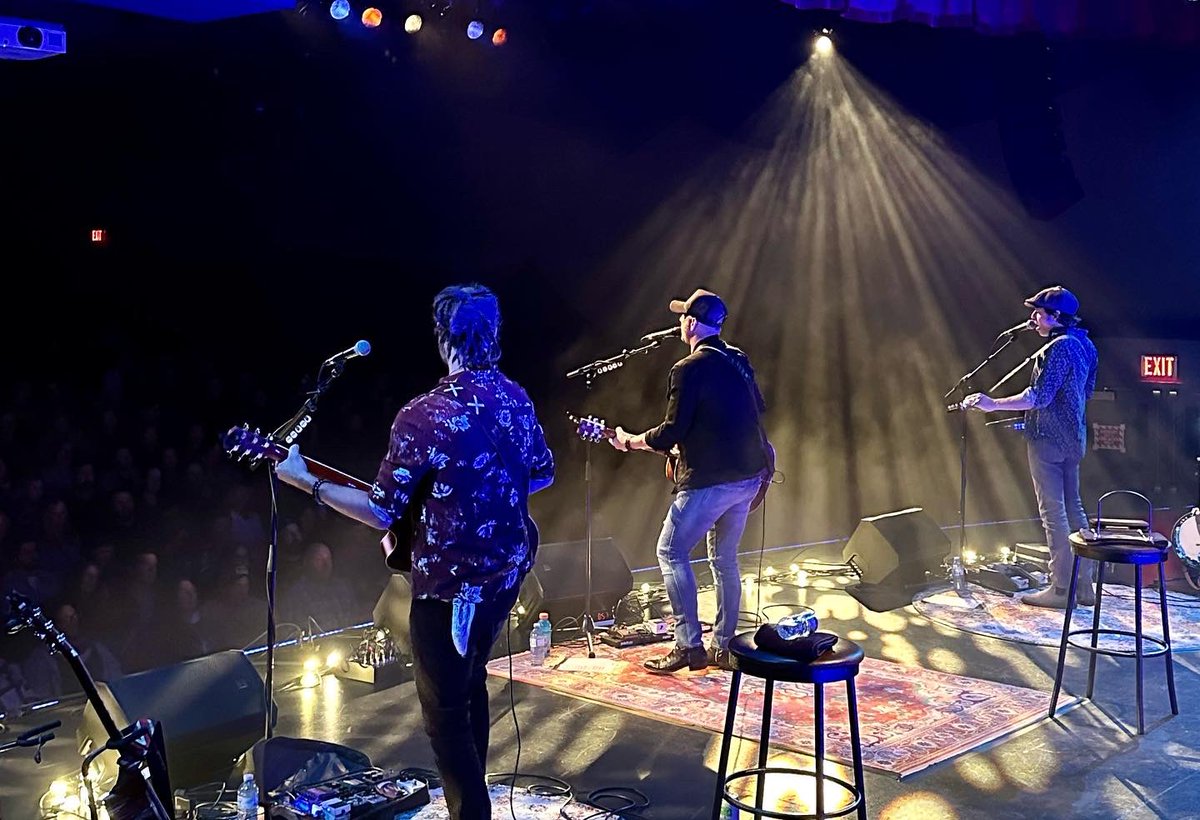 timhicksmusic's tweet photo. Red Deer, you guys were incredible! Had such a great time, see you next time! 

#CampFireTroubadourTour #TalkToTime #YeeToTheHaw #DonkeysAndHearts #IYKYK https://t.co/6VNSc9ZJ1J