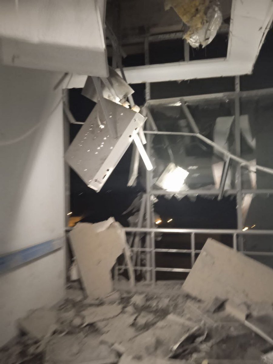 QudsNen's tweet photo. #BREAKING| Israeli jets targeted the 3rd floor of the Turkish Friendship Hospital in #Gaza, leaving heavy damage. https://t.co/9UNPOCeaZx