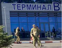 An angry mob stormed an airport in the Russian republic of Dagestan on Sunday, looking for passengers arriving on a flight from Tel Aviv.
Israel condemned the incident
#HamasTerrorist #CricketWorldCup #nifty50 #IronDome #TelAviv #OperationIronSwords 🇮🇱 #Israel