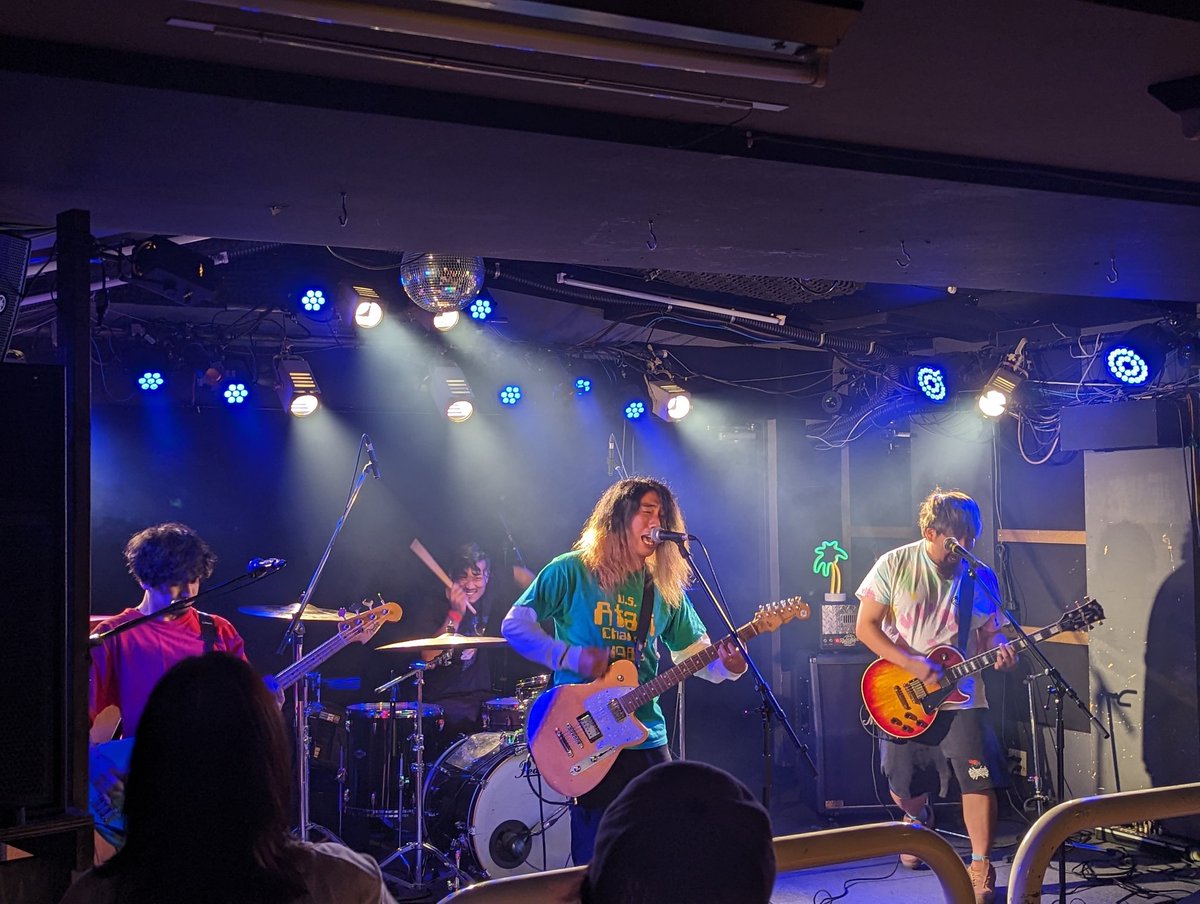 LOOSER0813's tweet image. 10/28 DRIVE SHAFT vo.1
10/29 西荻窪FLAT
2日間ありがとうございました！
激アツな2日間でした🔥
ひよっこバンドですがこれからよろしくお願いします！！
＃WASTINGTIME
＃Dearcoutrny
＃Awesome&amp;amp;roid
＃THERevolt
＃stoneleek