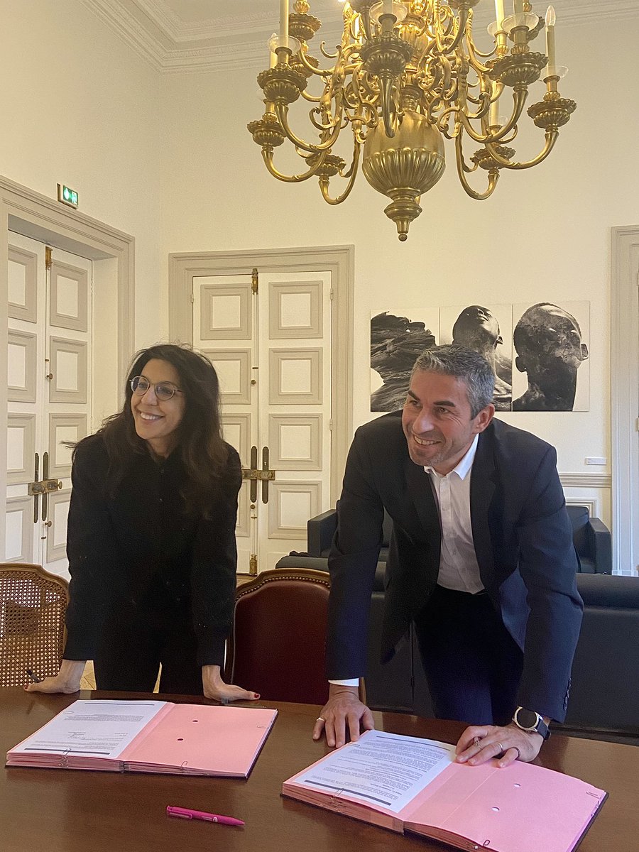 soumiabm's tweet photo. Aujourdâhui CCI x CIC đ€đŒ
Signature du #partenariat aux cĂŽtĂ©s de la CIC qui nous lie dans notre vision mutualiste dâ#innover et dâ#impacter aux cĂŽtĂ©s de vos #startups.
Un grand merci Ă VĂ©ronique Lemoine et Olivier Brincat ainsi quâĂ toute la @cic
#startup #boost #innovation https://t.co/EOqKNuhTvM