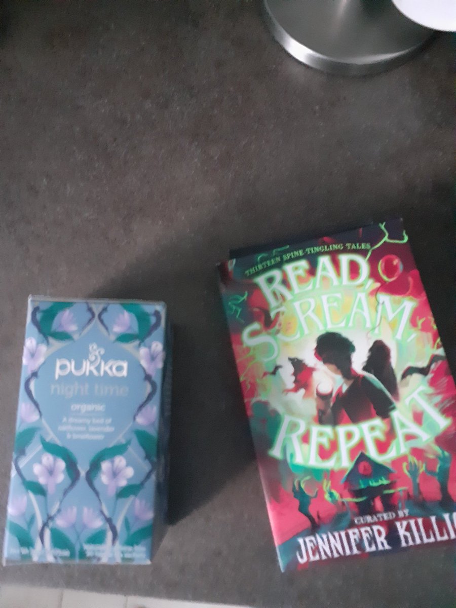 Twas the night before Halloween...
Monday evening survival plan...

Eat a hearty dinner - ✔ check
Refreshment - ✔ check
Literature- ✔ check
Chilling out on bed by 7.30pm - ✔ check.
#ReadScreamRepeat #spookymonth
#halloweenbooks 
#spookystories