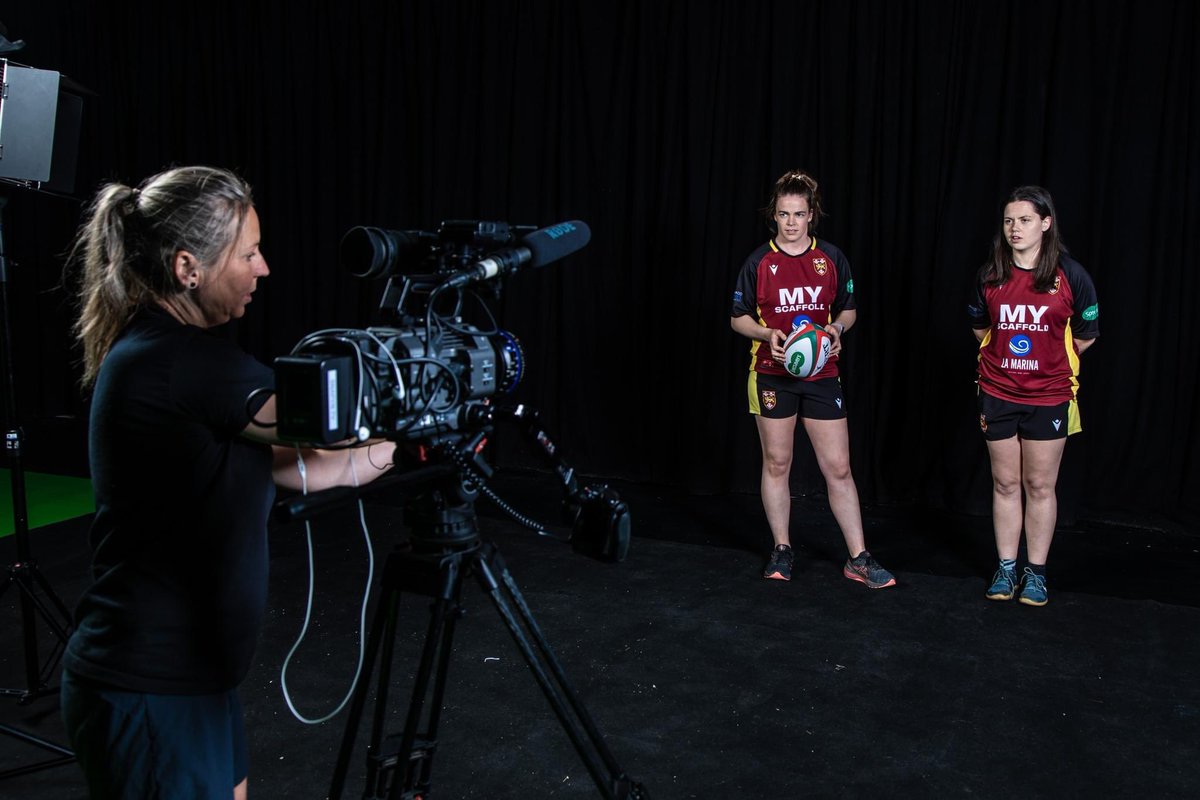 Detholiad o luniau o'r photoshoot gan <a href="/iolopenri/">Iolo Penri</a> gafodd eu tynnu ar gyfer cyfres Rycia O'ma ar <a href="/hanshs4c/">Hansh</a> 

Albwm lluniau 📸 👇
facebook.com/media/set/?set…

Y gyfres 🍿👇
youtube.com/watch?v=KhIlsb…