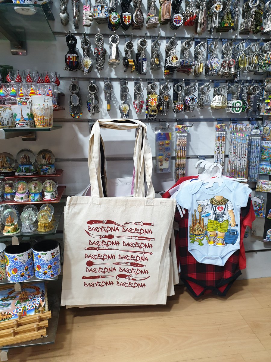 undesgraciat's tweet image. 🔪 ja la tenim —en edició limitadíssima— a les millors botigues de souvenirs de la ciutat!
💌 si en voleu una, dm!
.
#barcelonacity
#barca
#barcelonatourism
#beautifulbarcelona
#barcelonafashion
#barcelonaexperience
#culturadelanavalla