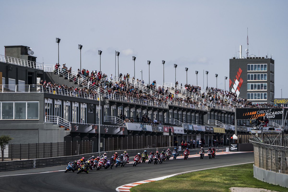 ¡Este fin de semana la temporada del <a href="/JuniorGP/">FIM JuniorGP</a> acaba en el Circuit! 🏁

Volveremos a ver a las mayores promesas de MotoGP en JuniorGP, Moto2, ETC y Stock 🚀

Por tan sólo cinco euros puedes conseguir tu entrada, que incluye el acceso sábado y domingo a tribuna boxes y paddock 😏