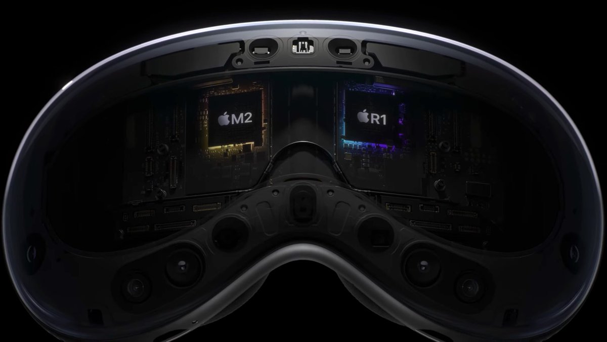 TailosiveTech's tweet photo. I think Apple should really put the M3 chip they announce today in Vision Pro since production hasn’t started yet. 

Why should a $3,500 headset launching in early 2024 get 2 year old silicon? https://t.co/wUeh3tEWJE
