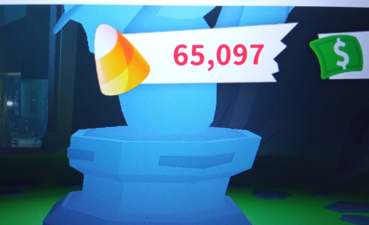 i literally played adopt me more then 5 hours just for this bs should i buy the boat or should i buy pets #Adoptmetrades