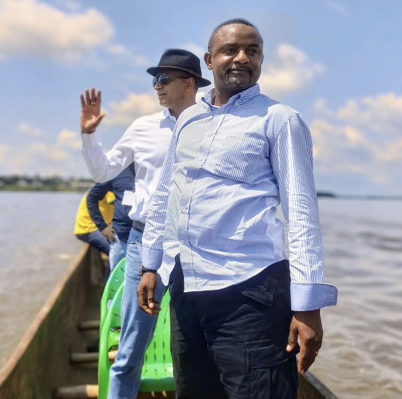 OMARIGrace1's tweet photo. #Validation de la candidature du prsdt @moise_katumbi par décision de la cour constitutionnelle; une pensée unique et exceptionnelle pour le premier d'entre ns a avoir cru à cette vision, sieur @SalomonKalonda en otage ce jour. Il n'a ménagé aucun effort ds cette lutte.
Together! https://t.co/ANznw59819